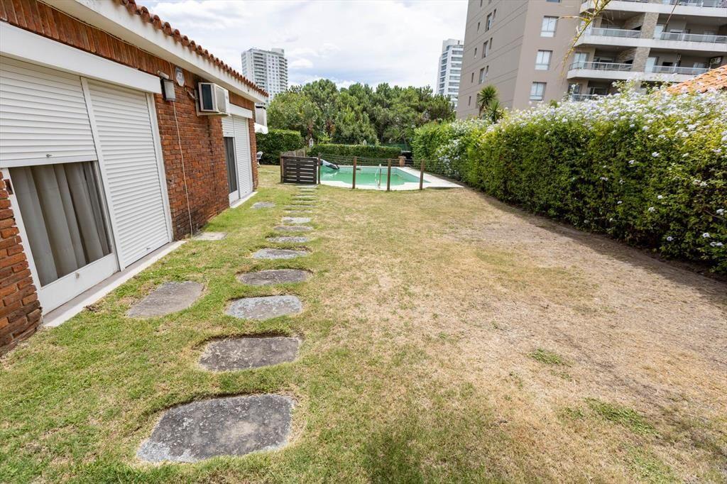 Casa en Punta del Este, Parada 7 de playa Brava
