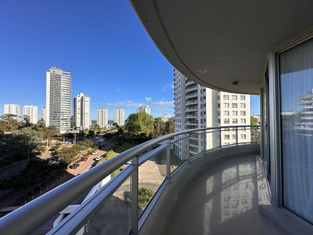 Hermoso apartamento en venta de 3 dormitorios y