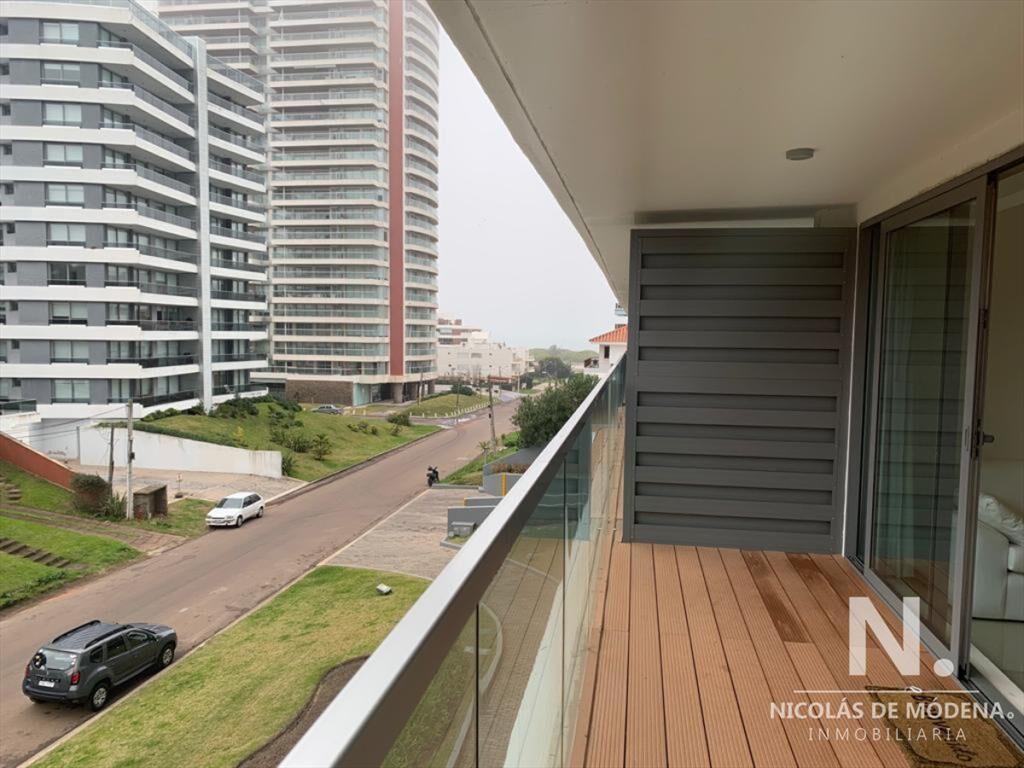 Apartamento en Brava 1 y 12 dormitorios en venta. Edificio