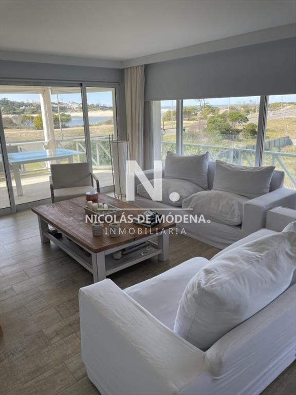 Apartamento de 3 dormitorios con vista al mar , en Brava Pu