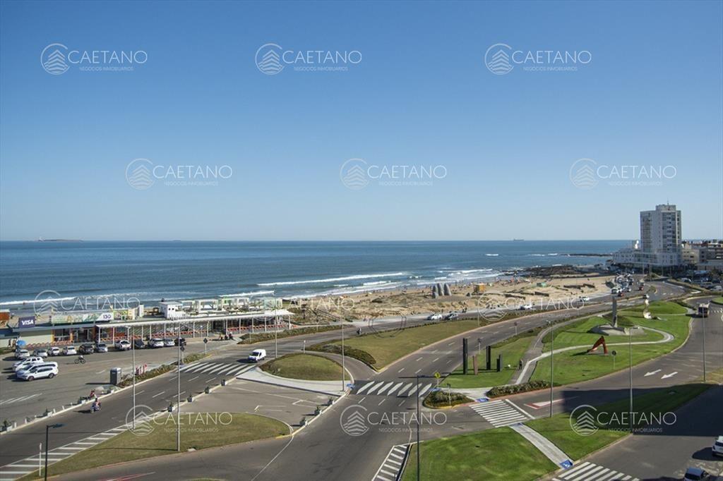 Vende apartamento de 3 dormitorios en Torre I, al