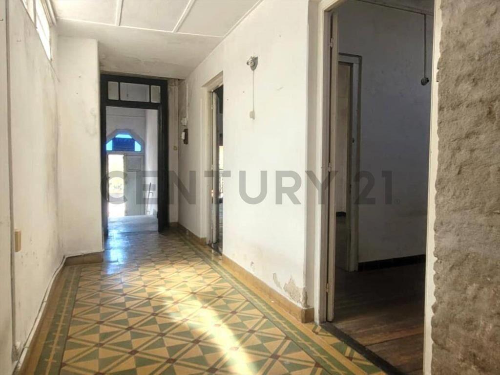 VENTA CASA A RECICLAR EN REDUCTO 100 m2 Al frente PH acep...