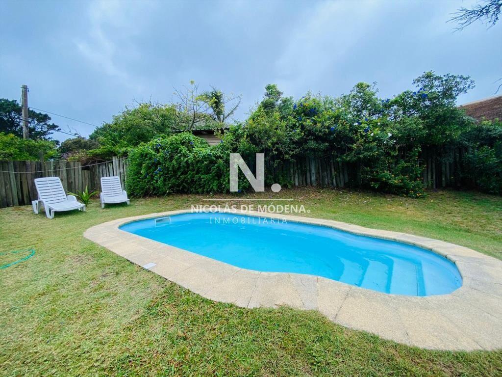 Casa en Venta a una Cuadra del Mar Tres dormitorios