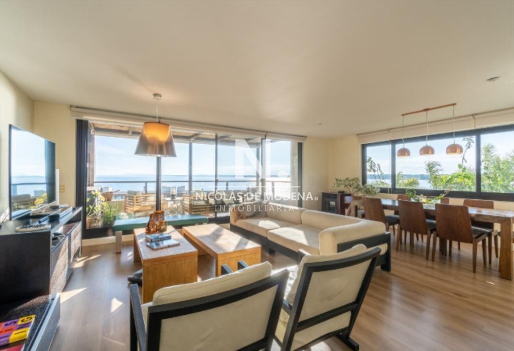 Vende apartamento duplex con vista al mar en
