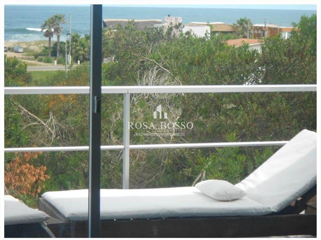 Casa Venta 3 dormitorios Altos de Punta Piedra con vista al