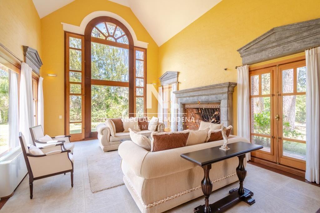 Excelente Casa de Cinco dormitorios en venta en