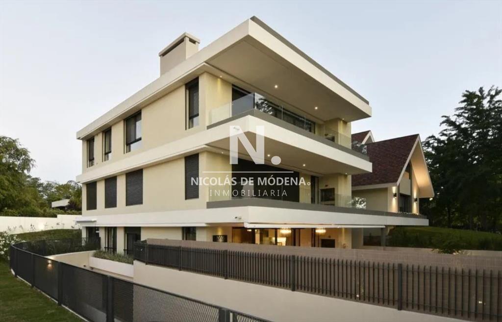 Venta Apartamento 3 Dormitorios con Cochera y Piscina en Ca