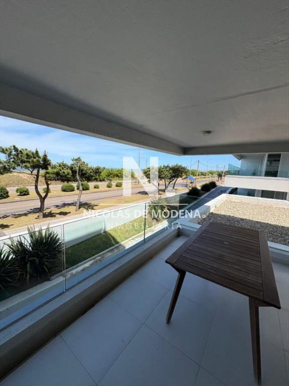 Hermoso apartamento de 3 dormitorios ubicado en primera lin
