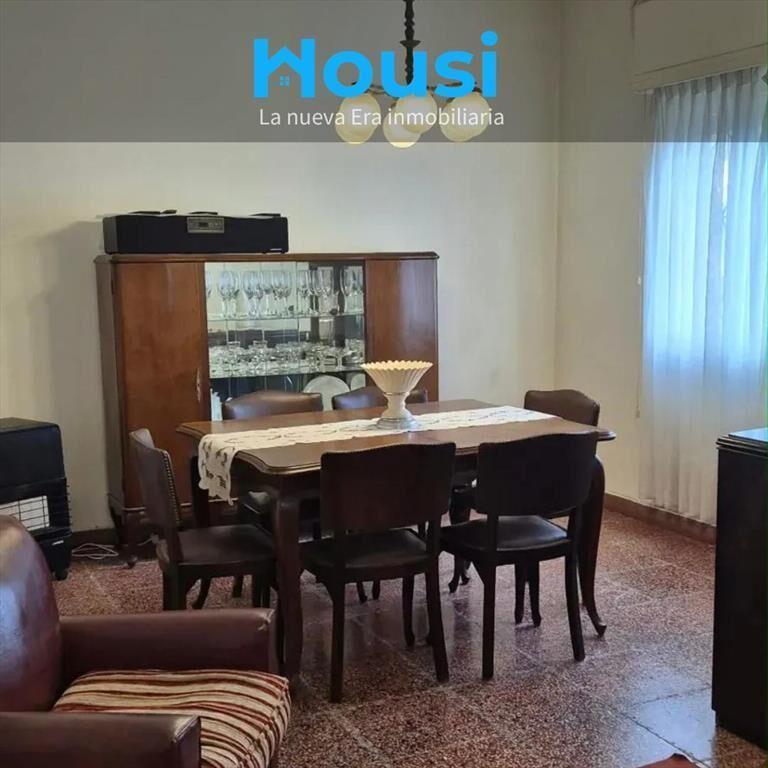 Venta Casa 2 dormitorios con garaje, patio y jardín en La U