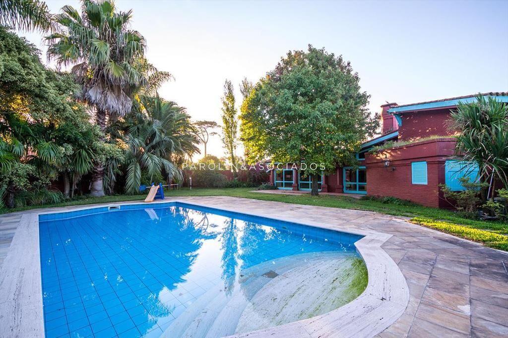 VENTA DE CASA DE 5 DORMITORIOS EN BEVERLY HILLS