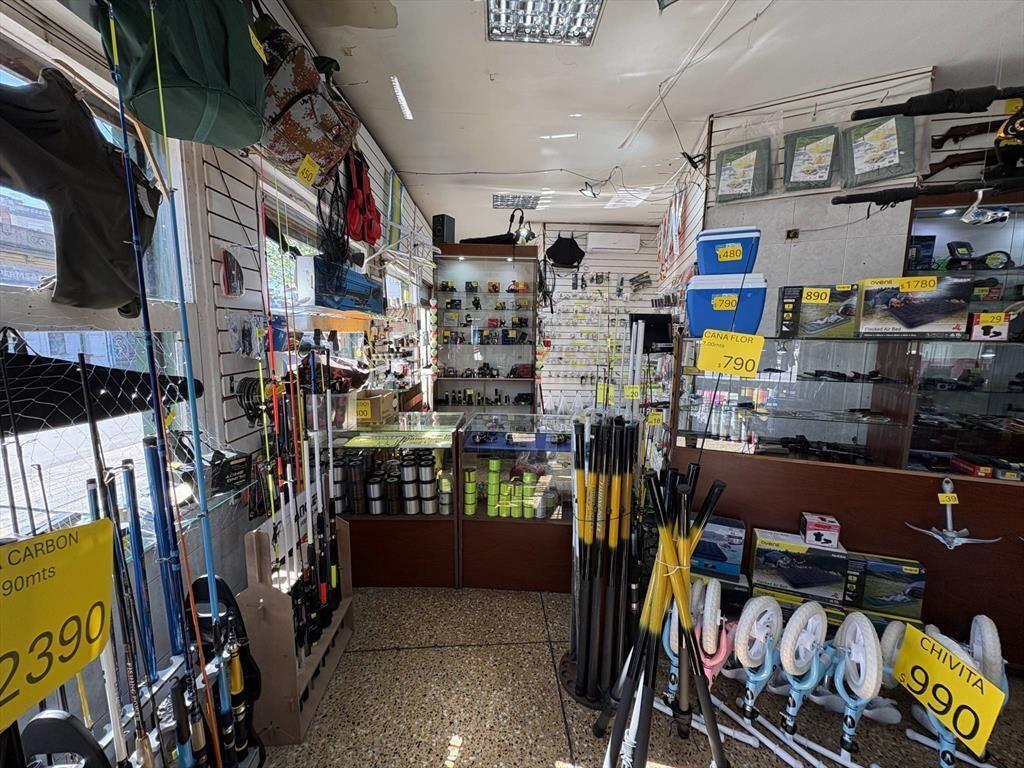 Venta de padron unico con tres locales comerciales CON RENTA