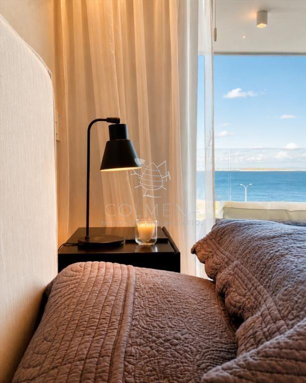 Vende apartamento con vista al mar de 3 suites,