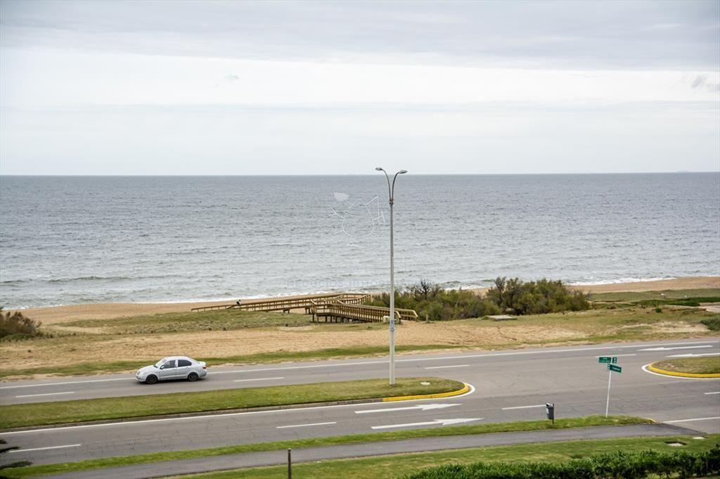 Apartamento en playa mansa con vista frente al