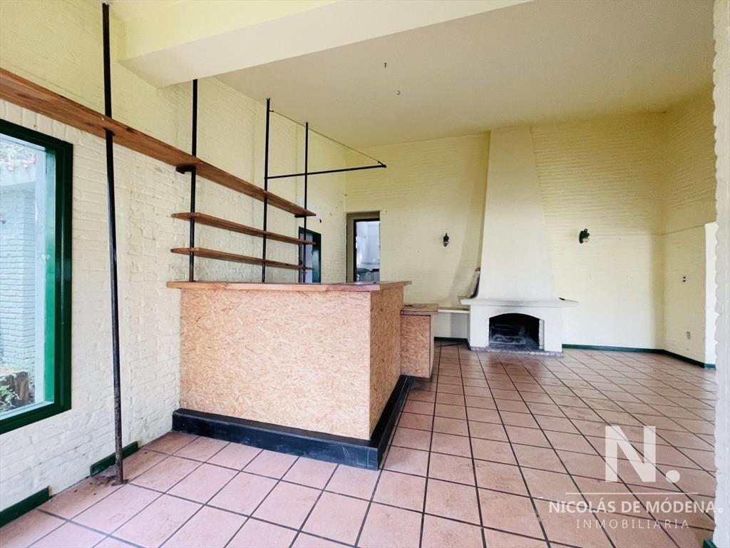 Venta de casa sólida en excelente punto comercial o para v