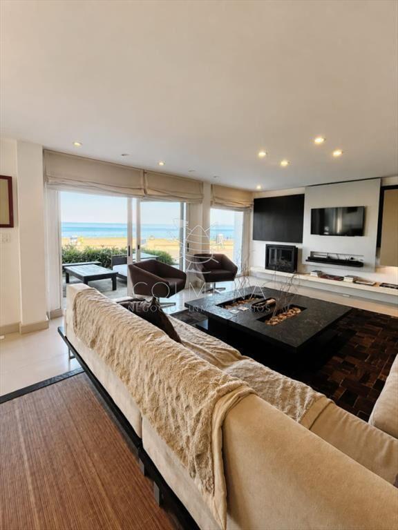 GRAN CASA EN VENTA, PRIMERA LÃ�NEA