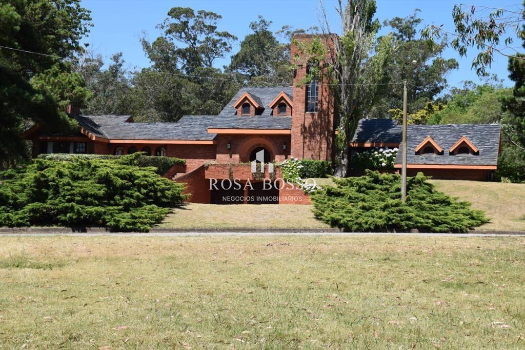 Hermosa propiedad con gran jardin en zona