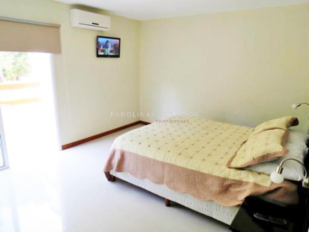 Casa en venta de 4 dormitorios en barrio Club del