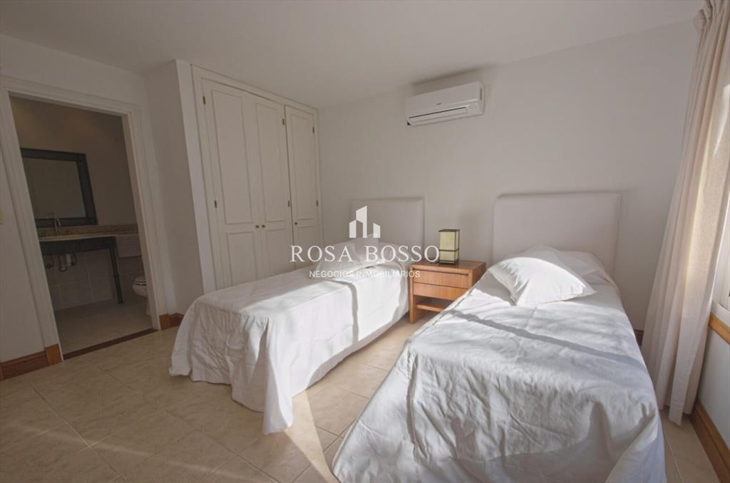 Casa de 5 dormitorios en venta Montoya