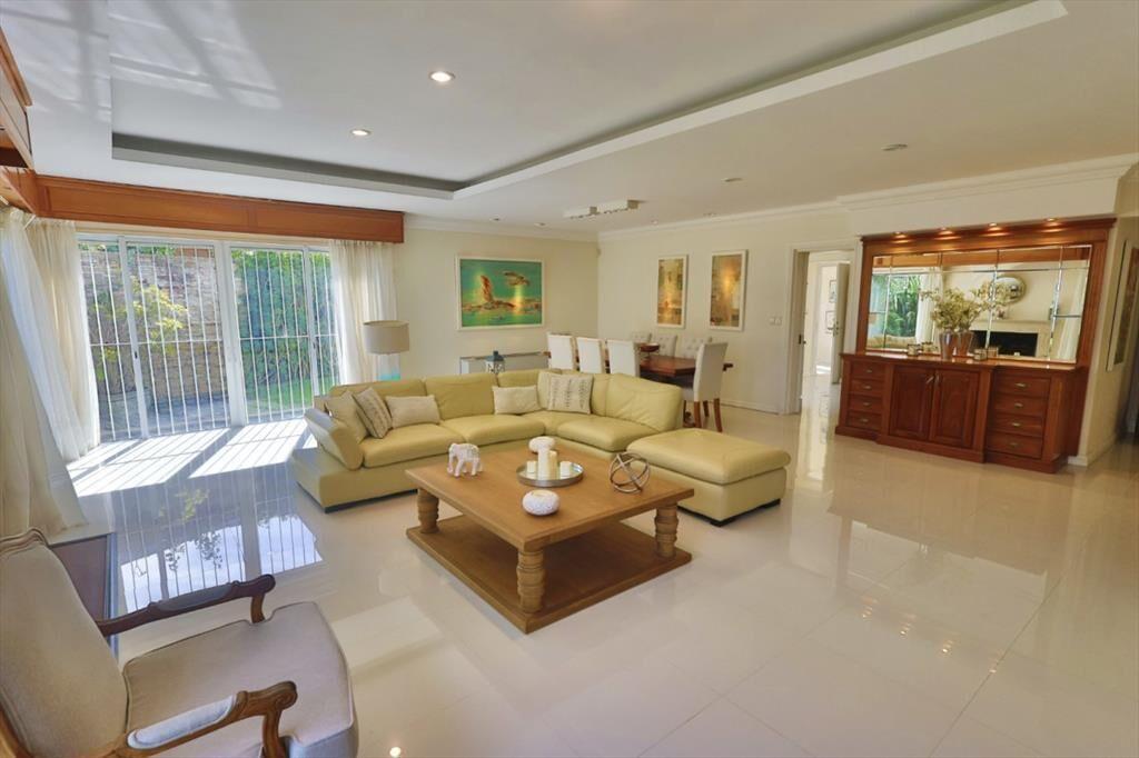 CASA EN VENTA 5 DORMITORIOS A METROS DE LA PLAYA