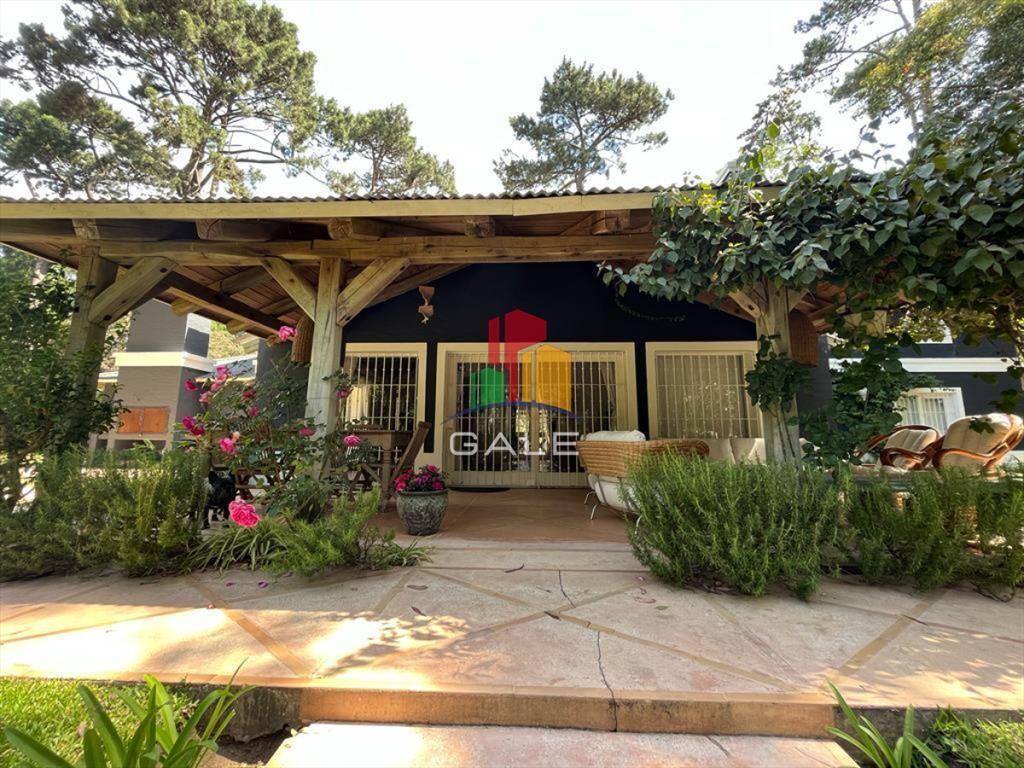 Vende casa de 4 dormitorios en Pinares, Punta del