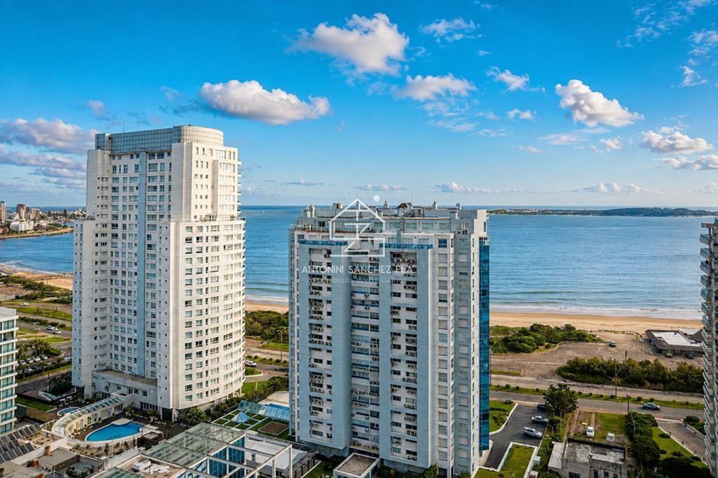 Departamento de 3 dormitorios en venta a pasos del mar. Gal