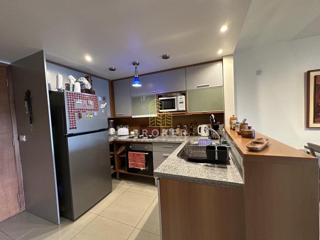 Venta de apartamento de dos dormitorios a media
