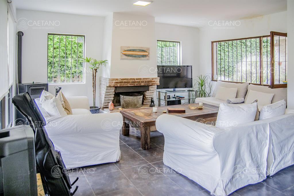Excelente chalet de 5 dormitorios en venta a pasos de Playa