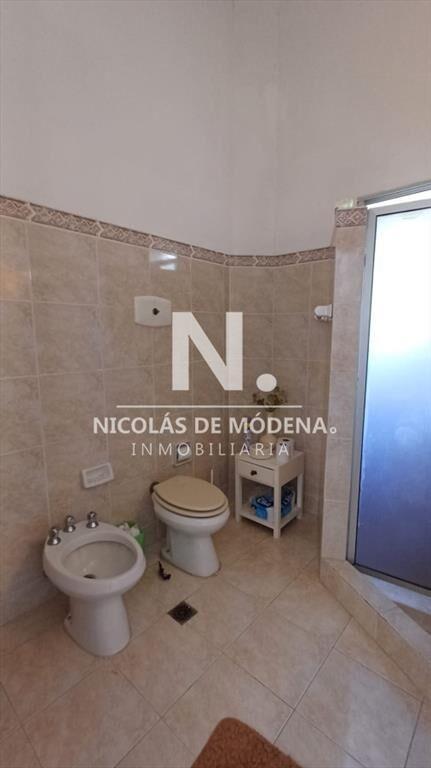 Vende Casa en Zona comercial en Lugano - Punta del Este