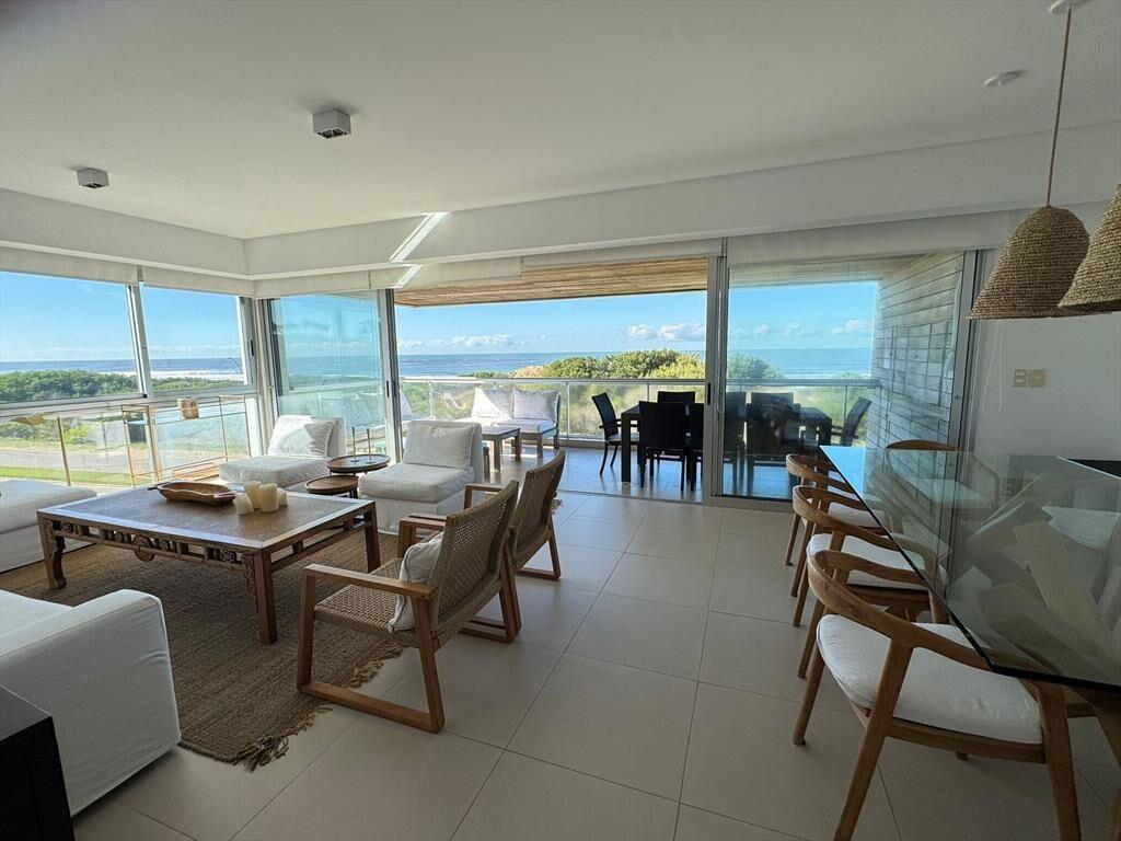Venta Brava 28 4 suites, vista al mar amenities.