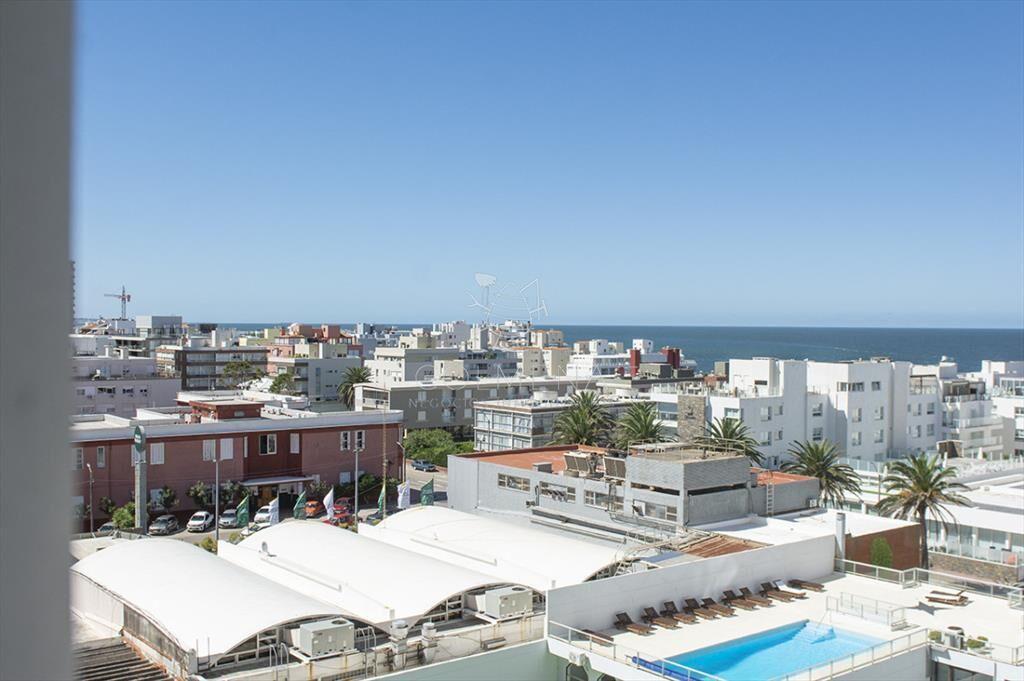 Apartamento de 2 dormitorios con vista al mar en venta en P