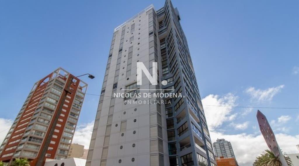 Vende apartamento con vista al mar de 4 en Punta
