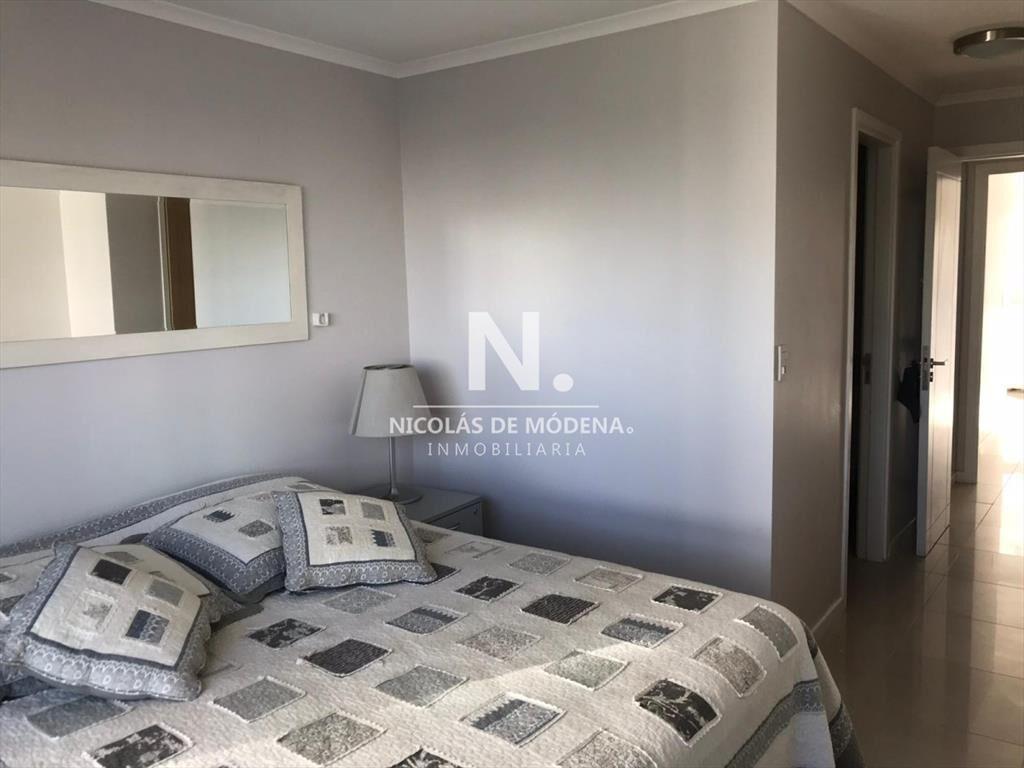 Vende apartamento de 3 dormitorios a metros del