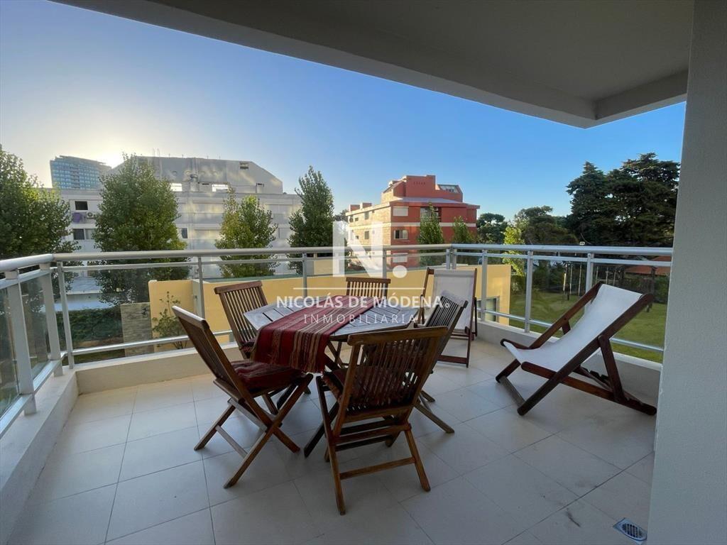 Apartamento de 2 dormitorios en venta en Aidy Grill, Punta