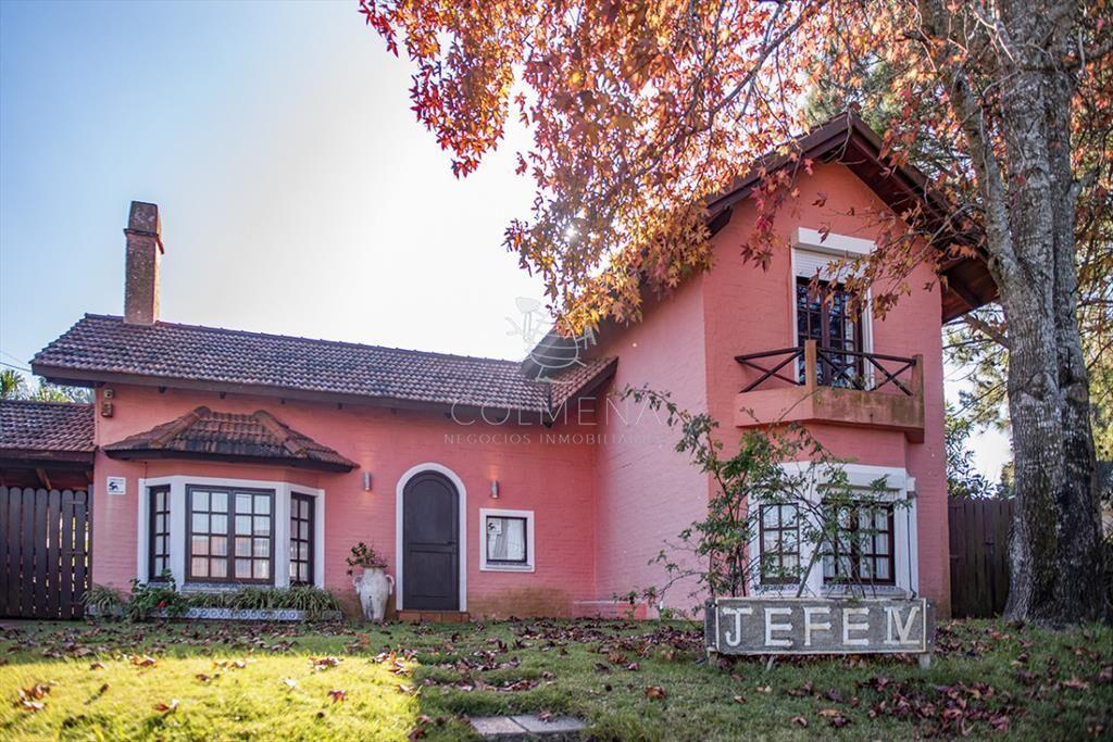 Muy linda casa en venta, zona inmejorable, 3 dormitorios y