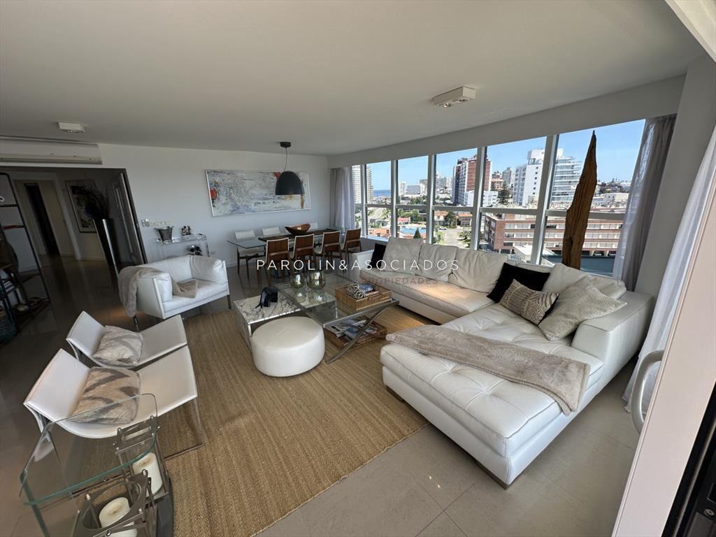 Excelente apartamento en venta en Punta del Este.