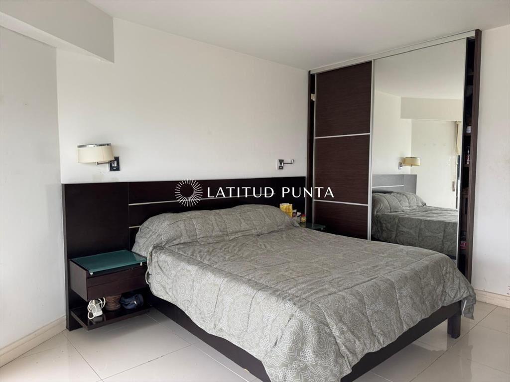 Apartamento frente al mar, 2 dormitorios más dependencia