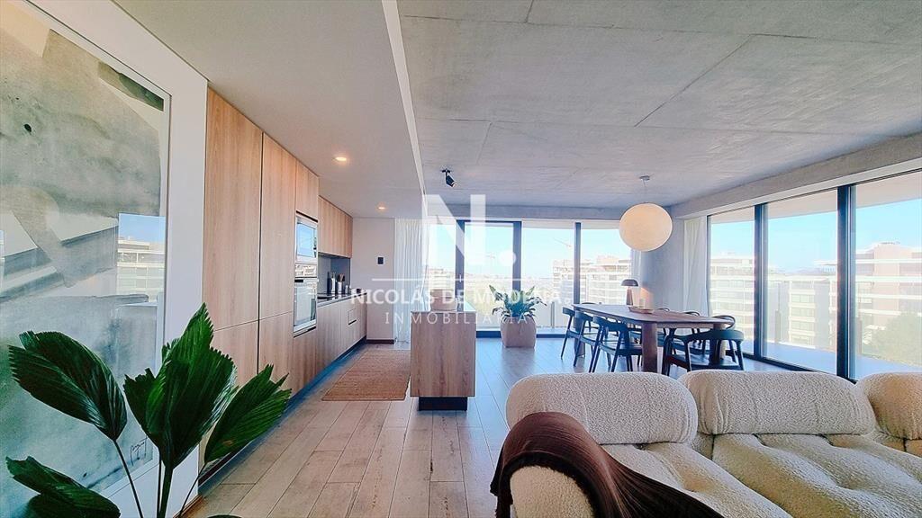 Apartamento piso bajo Surfside, 3 suites + den