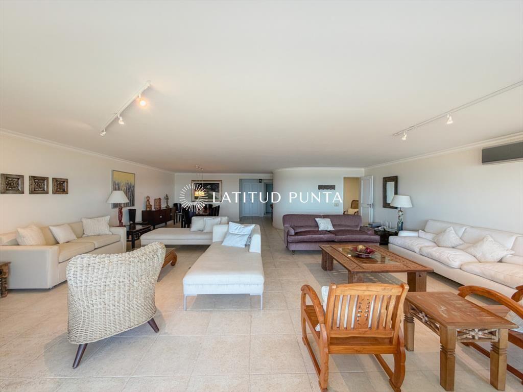 Apartamento frente al Océano, 3 dormitorios más