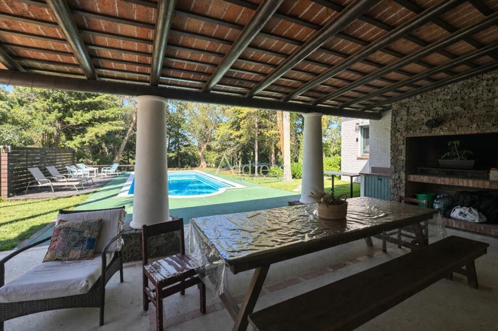 ESPECTACULAR CASA DE 3 DORMITORIOS + DEPENDENCIA