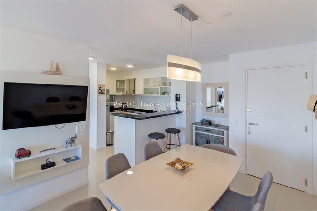 Apartamento de 2 dormitorios en venta en edificio