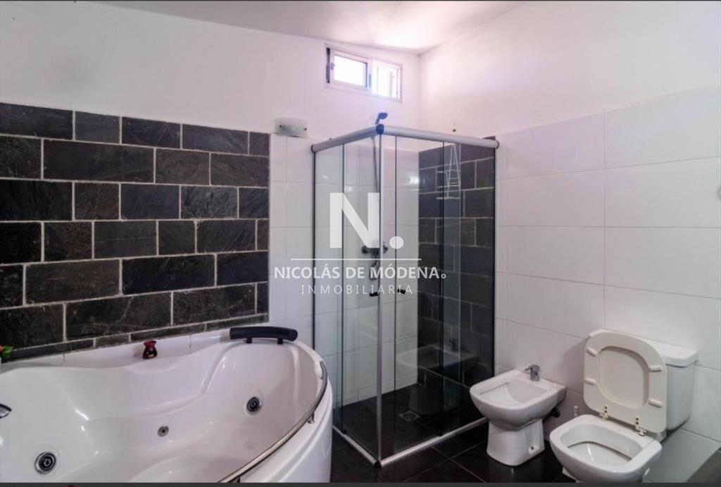 OPORTUNIDAD! Casa en Venta de 4 dormitorios en