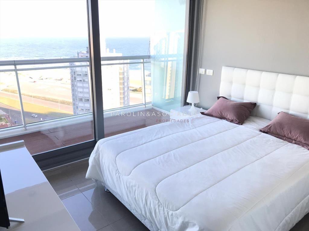 Apartamento de 2 suites en venta en edificio Onix, Punta de