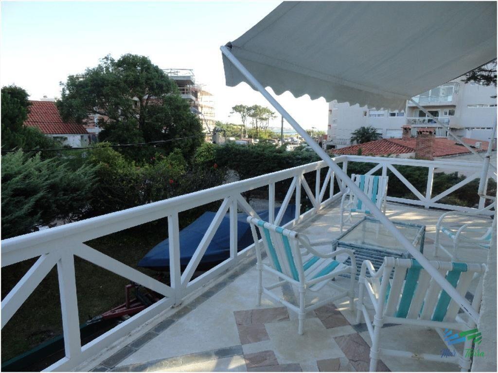 Casa en alquiler y venta..  Zona de playa mansa,