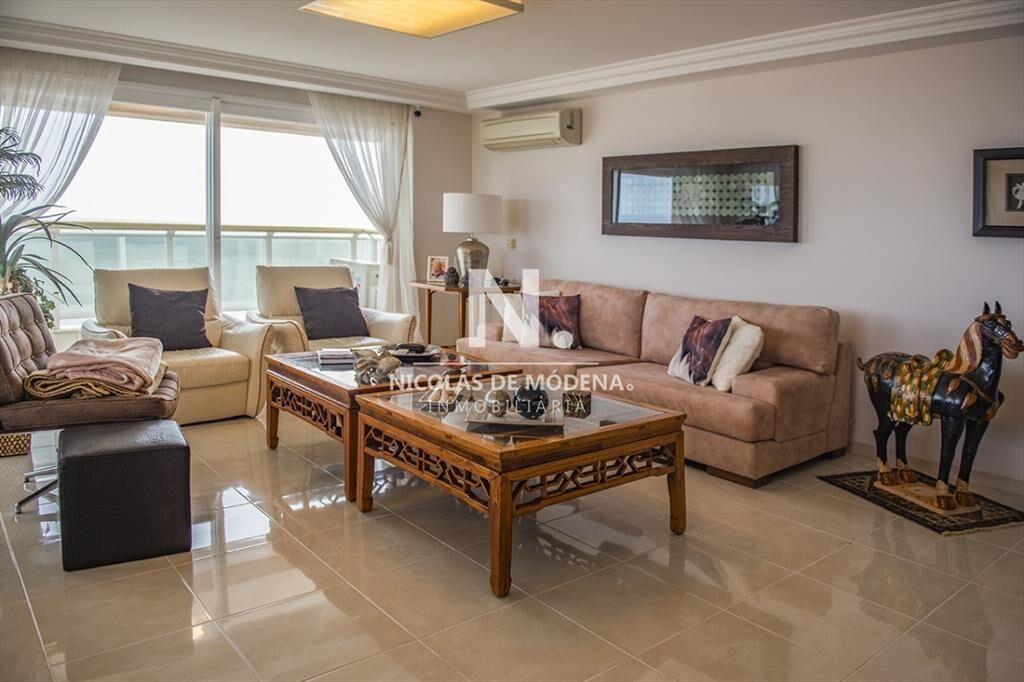 Vende apartamento esquinero en Le Jardin, Punta