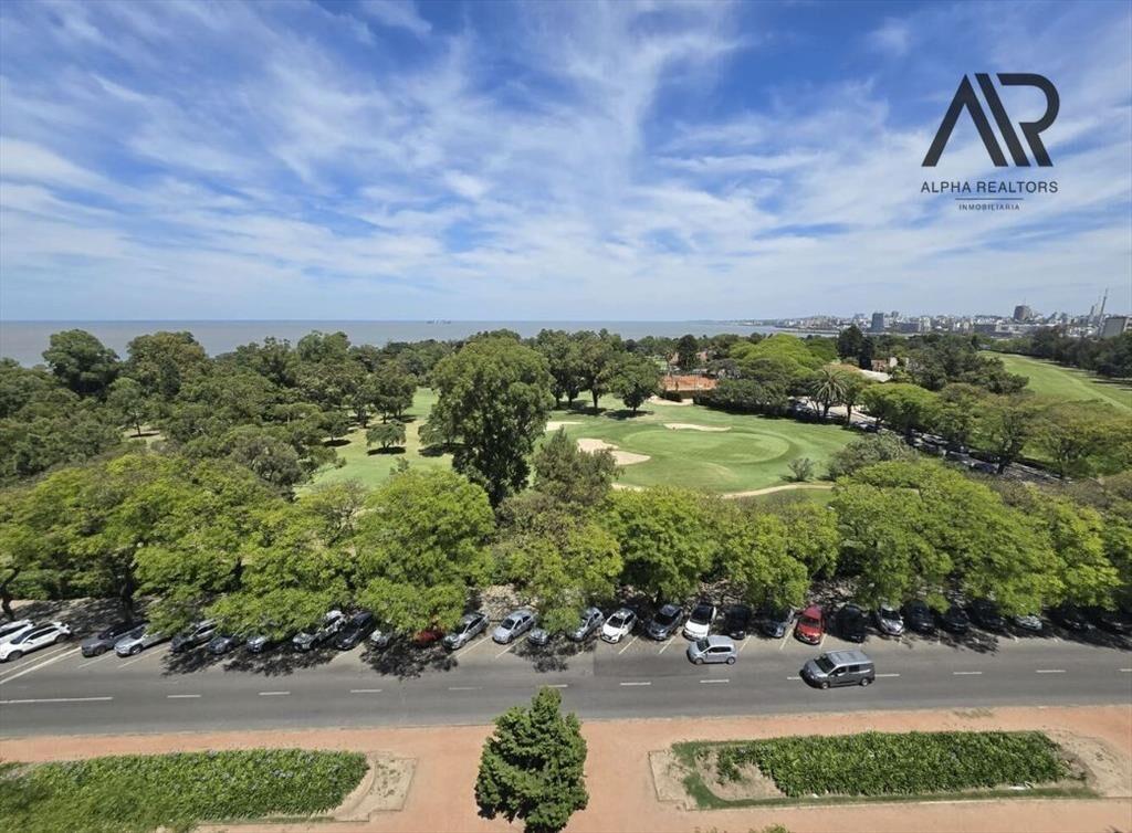 Venta Apartamento 3 Dormitorios Frente al Club de Golf e...