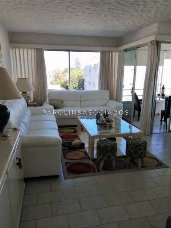 Apartamento de 3 dormitorios en venta en Punta