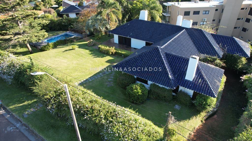 Espectacular casa en Playa Mansa, a metros del