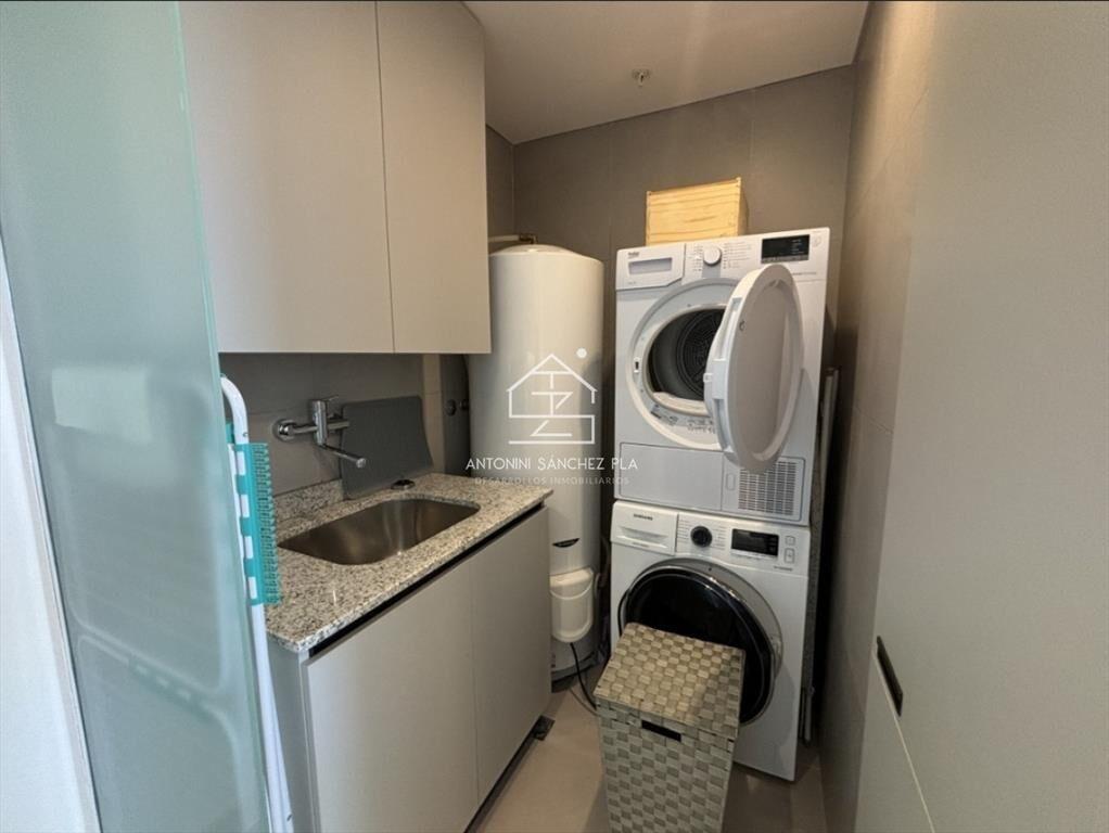 Vende apartamento de 3 dormitorios con vista al mar en Brav