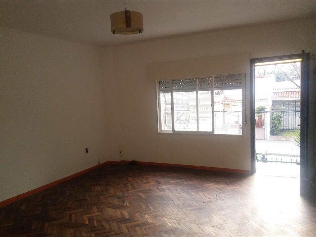 Casa y apto con garage y cochera para actulizar, con o sin