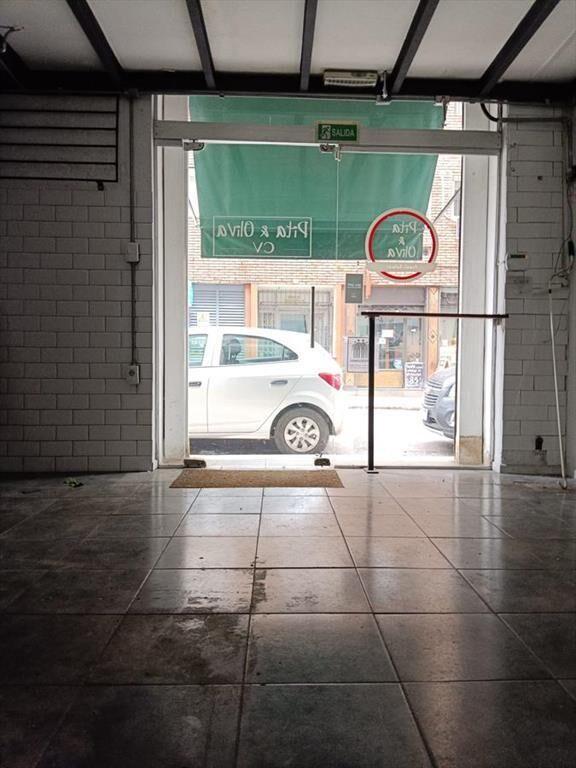 local Ituzaingo, a pasos de la peatonal Sarandi, permite ga